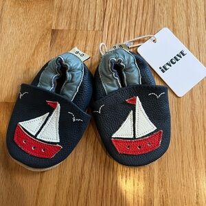 Baby crib shoes, moccasins leather with boat theme